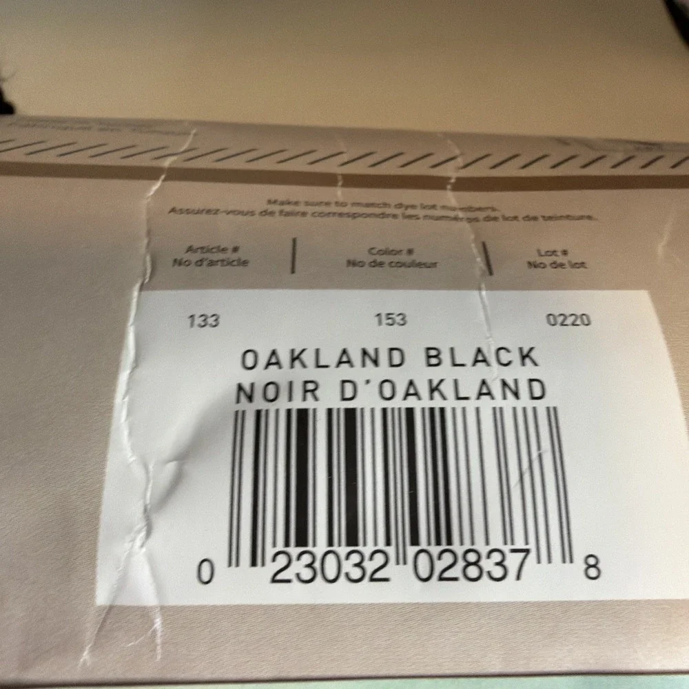 NEW Lion Brand Yarn Hometown Bonus Bundle Yarn Oakland Black 1 Skein